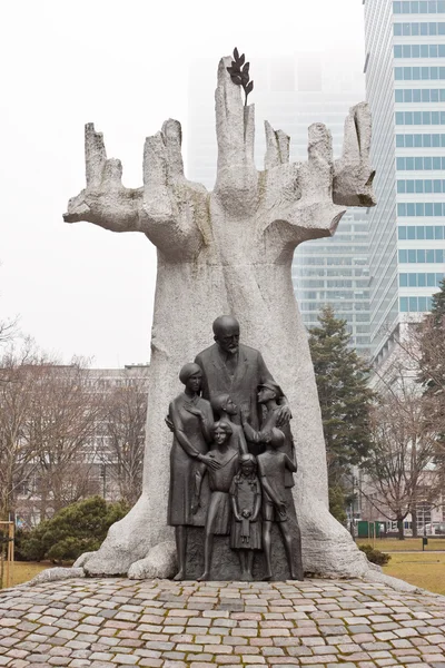 Janusz Korczak memorial in Warsaw, Poland — Stock Photo, Image