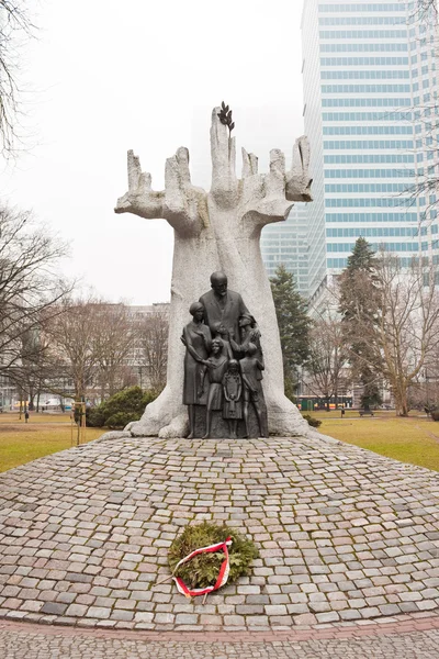 Janusz Korczak památník ve Varšavě, Polsko — Stock fotografie