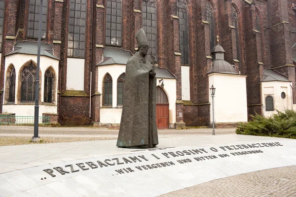 Memorial ao cardeal polonês Boleslaw Kominek em Wroclaw, Polônia . — Fotografia de Stock