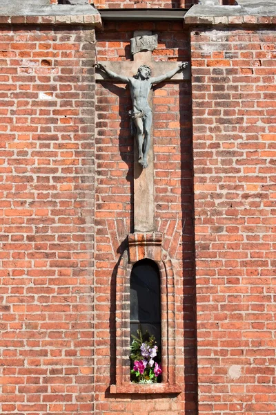 Crucifix on facade of the St. Anne's Church in Vilnius — Stockfoto