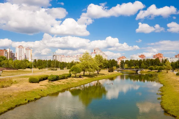 Park and river in Minsk, Belarus — Stock Photo, Image