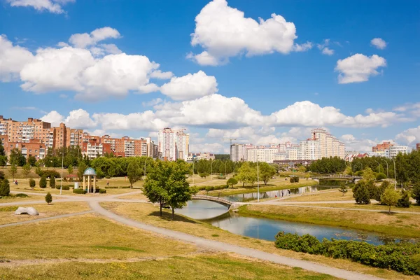 Park and river in Minsk, Belarus — Stock Photo, Image