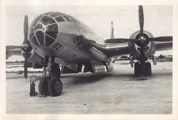 El bombardero de la Segunda Guerra Mundial Enola Gay en la isla de Tinian — Foto de Stock