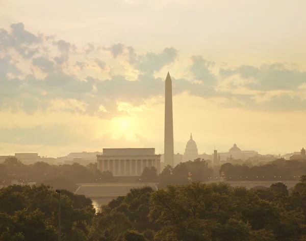 Washington Dc panoramę z słońce i chmury rano — Zdjęcie stockowe