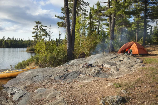 Campsite on Boundary Waters lake in northern Minnesota — Stock Photo, Image