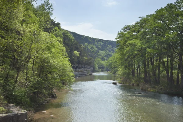 Guadalupe Fluss im texanischen Hügelland im Frühling — Stockfoto