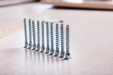 Yığın masaya cıvata