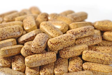 Bir beyaz haplarla yığını 