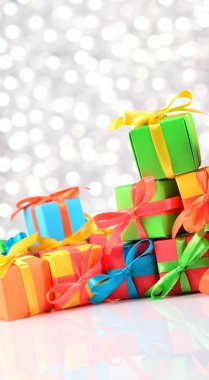 Renkli hediyeler yakın çekim 