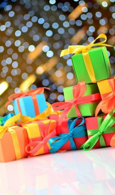 Renkli hediyeler yakın çekim 