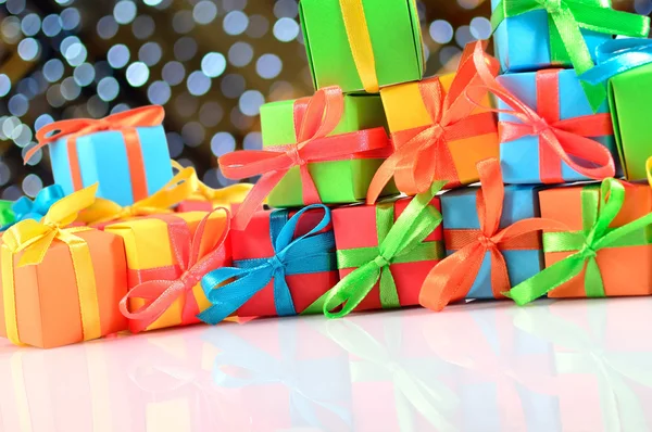 Renkli hediyeler yakın çekim 