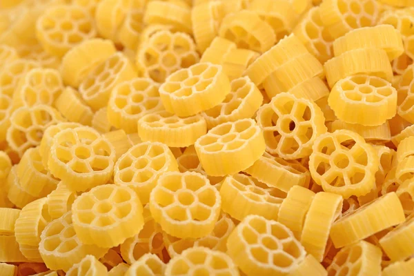 Rotelle de pasta italiana sin cocer de cerca — Foto de Stock