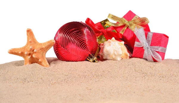 圣诞装饰品贝壳和上海滩沙滩上的海星 图库照片