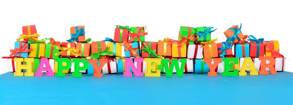 С Новым годом красивый текст и разноцветные подарки — стоковое фото