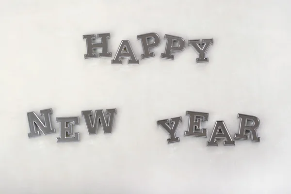 Mutlu yeni yıl gümüş metin bir beyaz — Stok fotoğraf