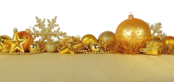 Goldene Weihnachtsdekoration auf weißem Grund — Stockfoto