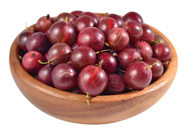 Gooseberry merah segar dalam mangkuk kayu di atas putih — Stok Foto