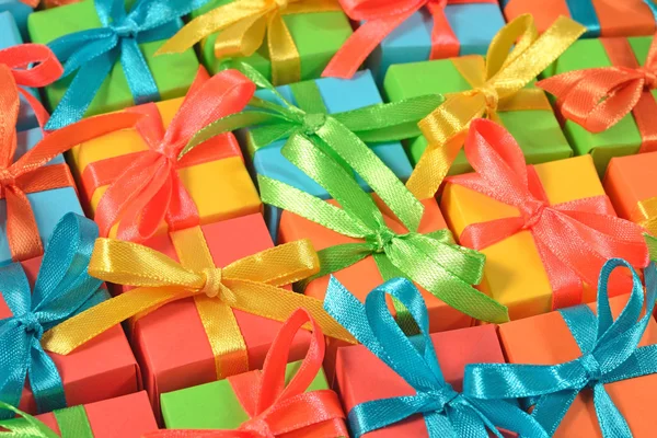 Üstten Görünüm renkli hediyeler — Stok fotoğraf