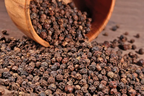 Black pepper in a bowl — Stock Photo, Image