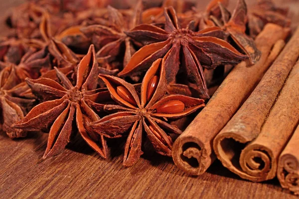 Star anise and cinnamon sticks — Stock Photo, Image