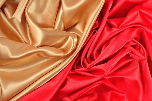 Фон из золотой и красной атласной ткани — стоковое фото