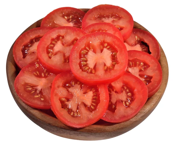 Tomatenscheiben in einer hölzernen Schüssel auf einem weißen — Stockfoto