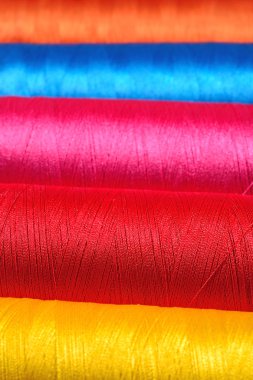 Varicolored biriktiricileri iplik makro