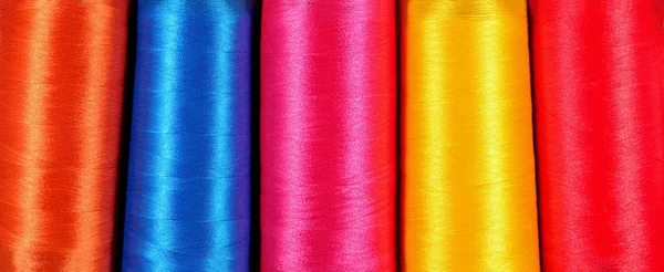 Макрос різьбових кульок з кольоровим різьбленням — стокове фото