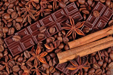 Kahve, çikolata, yıldız anason ve tarçın 