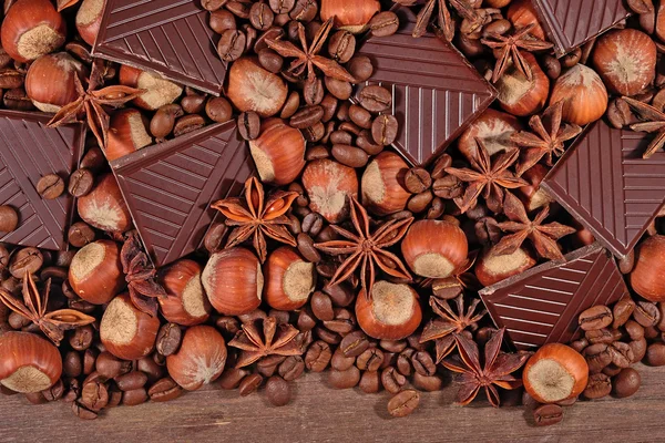 Kaffe, choklad, stjärnanis och hasselnötter — Stockfoto