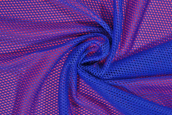 Blu tessuto non tessuto spiegazzato su un rosso — Foto Stock