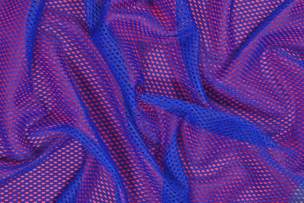 Bleu froissé tissu non-tissé sur un rouge — Photo