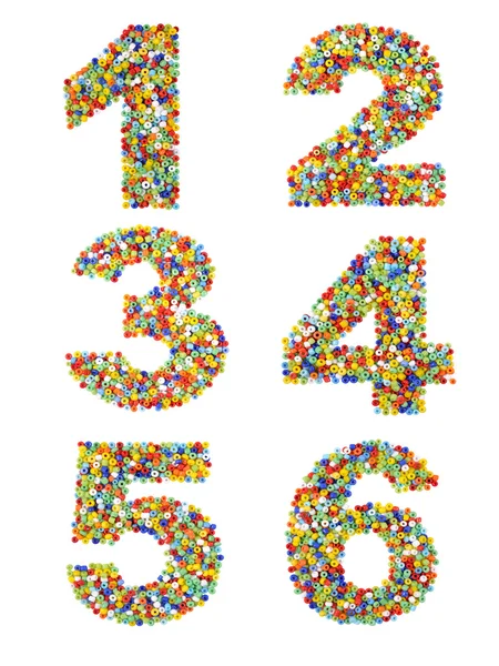 Nummers 1 tot en met 6 gemaakt van kleurrijke glazen parels op een wit — Stockfoto