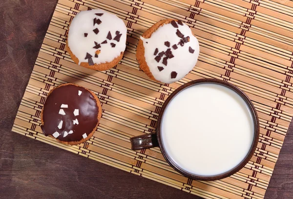 Muffins and cup of milk — Stock Photo, Image