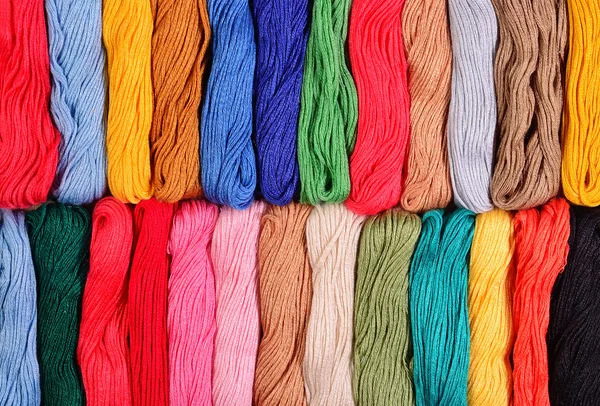 Coloridas madejas de hilo dental como textura de fondo — Foto de Stock