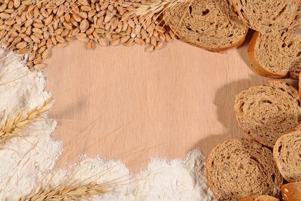 Frame of white flour, wheat and bread — Stock Photo, Image