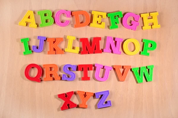 Lettres alphabet plastique coloré — Photo