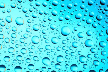 Mavi Arkaplanda Su Damlaları