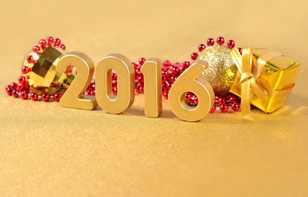 2016 année chiffres d'or et décorations de Noël — Photo