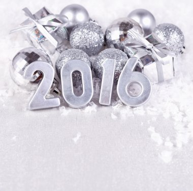 Gümüş 2016 yılı rakamları ve Simli yılbaşı süsleri