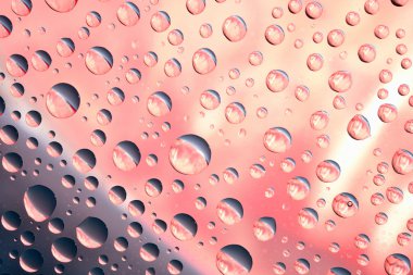 Pembe Arkaplanda Su Damlaları