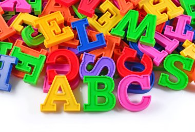 plastik renkli alfabe abc harfleri
