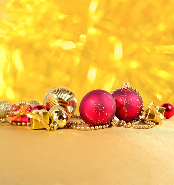Gouden en rood kerstversiering — Stockfoto