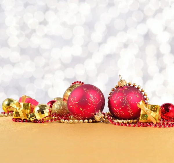 Gouden en rood kerstversiering — Stockfoto