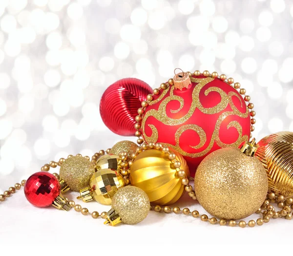 Gouden en rood kerstversiering — Stockfoto