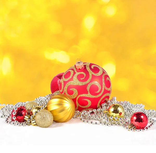 Guld silver och röda juldekorationer — Stockfoto