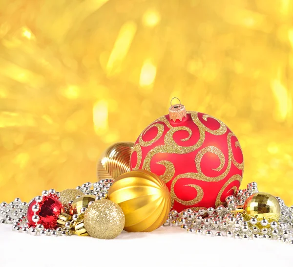 Argent doré et décorations de Noël rouges — Photo