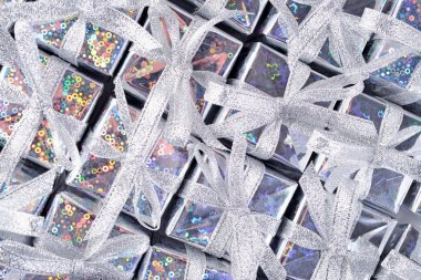 Arka plan olarak gümüş hediyeler