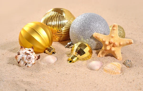 Kerstversiering, schelpen en starfish — Stockfoto