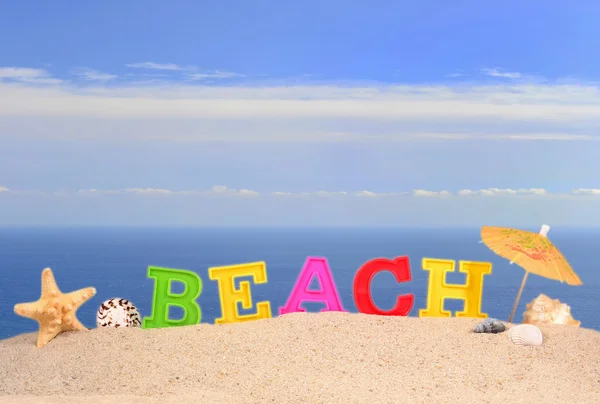 Letras de playa en una arena de playa — Foto de Stock
